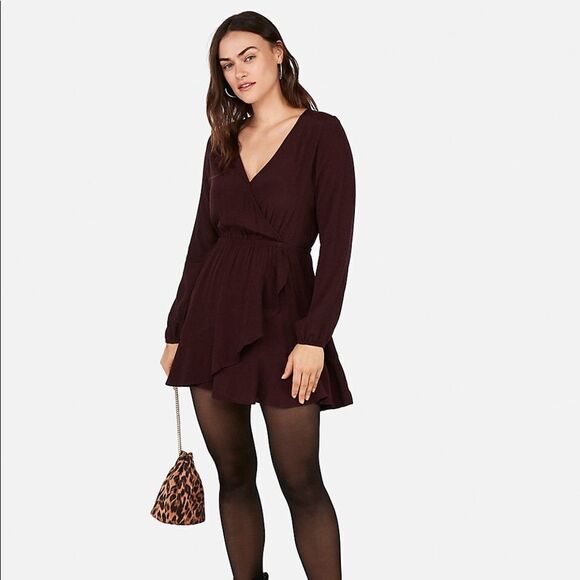 ✨ Ruffled Wrap Long Sleeve Dress✨ - Picture 4 of 7